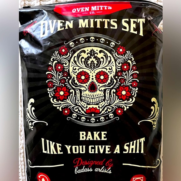 🌹Skulls & Roses Red Black Moody Cotton Printed Halloween Kitchen Oven Mitts🌹 - Picture 6 of 15